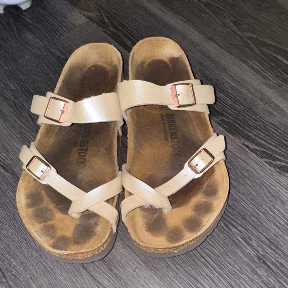 Birkenstock women’s sandals  - Cream/gold